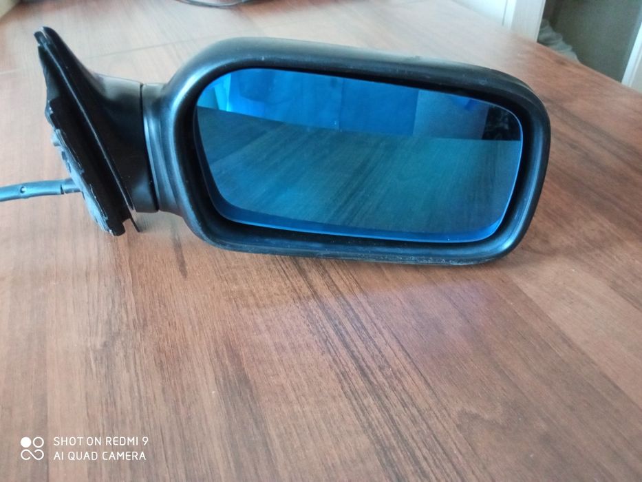 Продам правое зеркало на ауди 100 с4