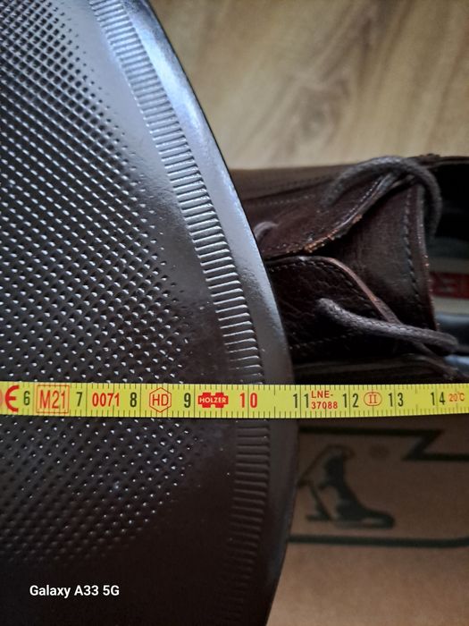 Vând pantofi Otter din piele naturală pentru bărbați. 
Marimea: 45.