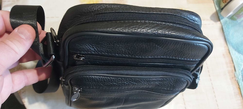 Продавам мъжки чанти от естествена кожа с пет отделения с цип