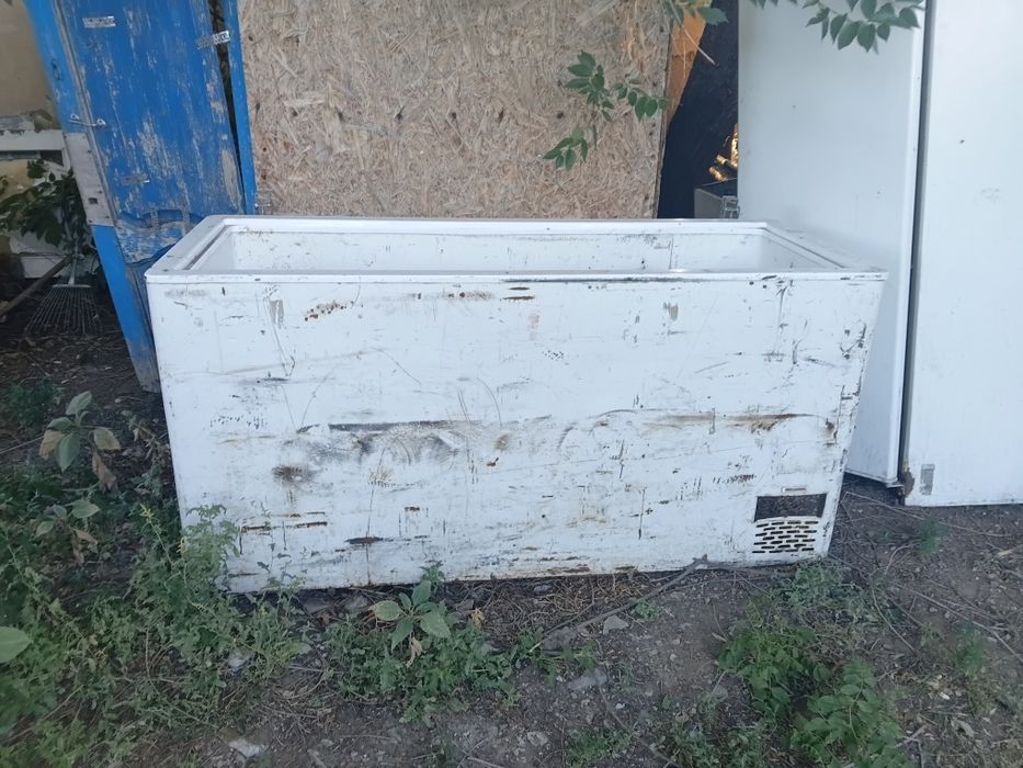 Отдам ларь бесплатно.