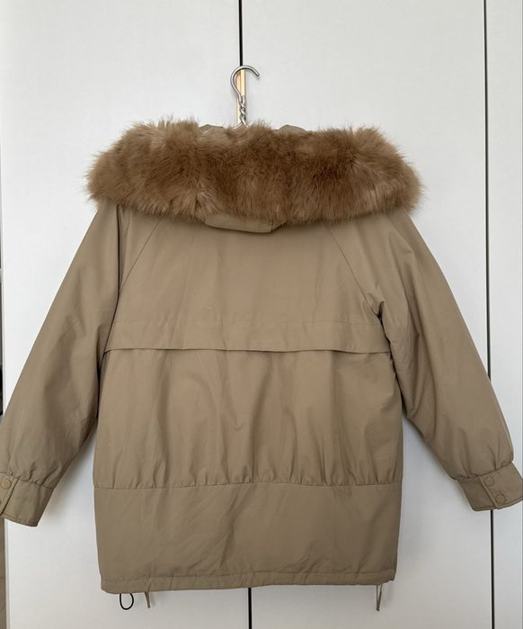 Зимняя куртка с капюшоном