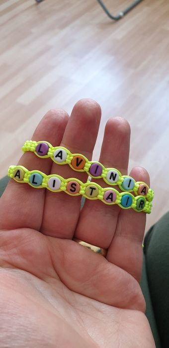 Ръчно изработени гривни на изгодни цени