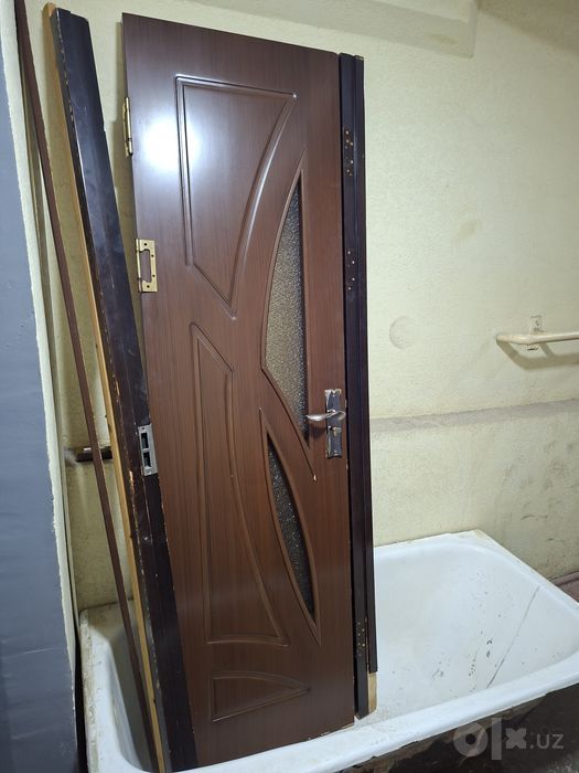 Продаётся дверь в ванную  комнату