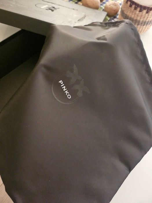 Продавам дамски боти марка Pinko