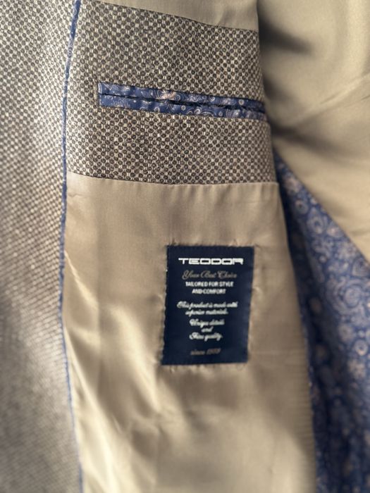 Мъжко сако от вълна, Теодор