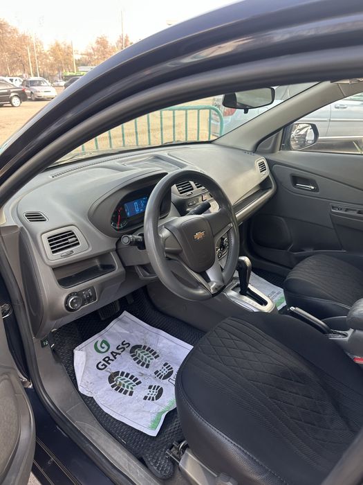 Cobalt sotiladi. 1 ta odam haydagan