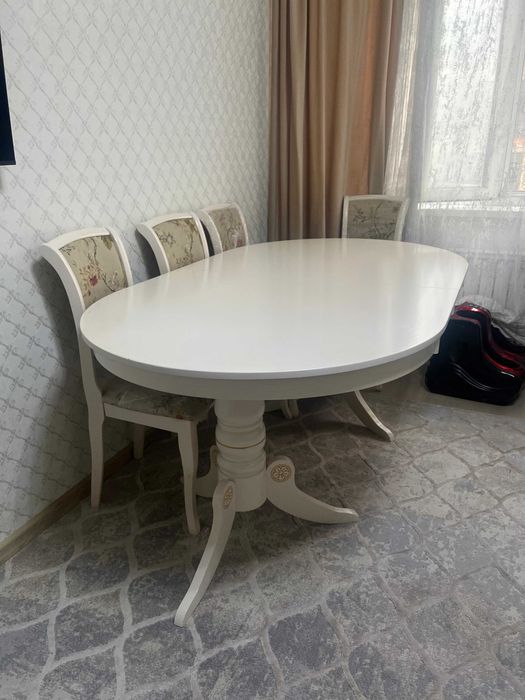 Стол для гостиной кухню