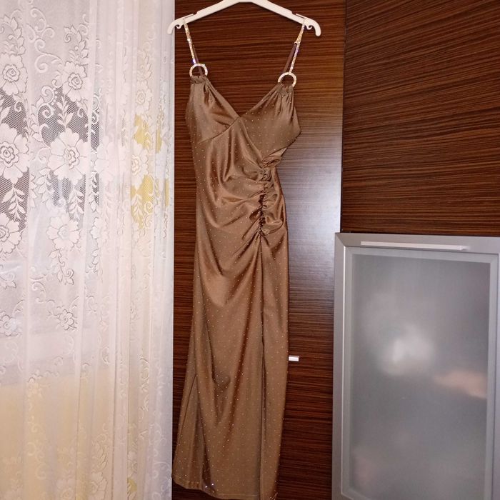 Vând rochie de seară.Maro sidef. Mărimea S.