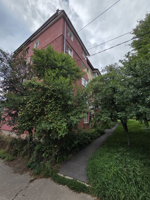 Vând apartament cu 3 camere