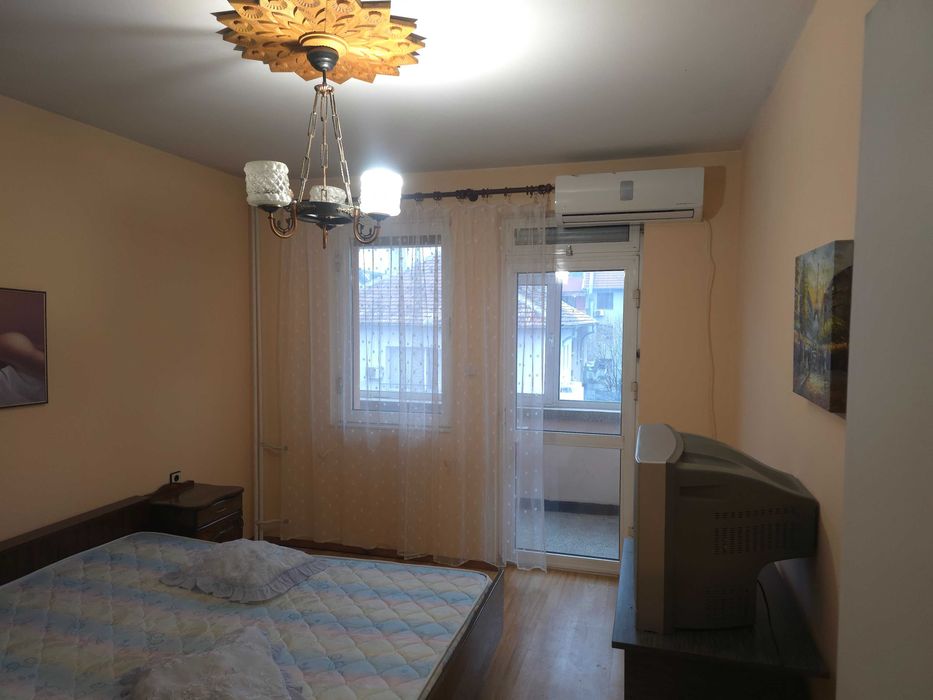 Под наем идеален център три стаен аоартамент