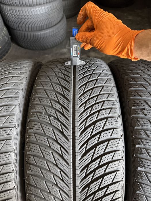 4 anvelope iarna 235/40/19 , 96 W , Michelin , 5.5-6.5 mm !