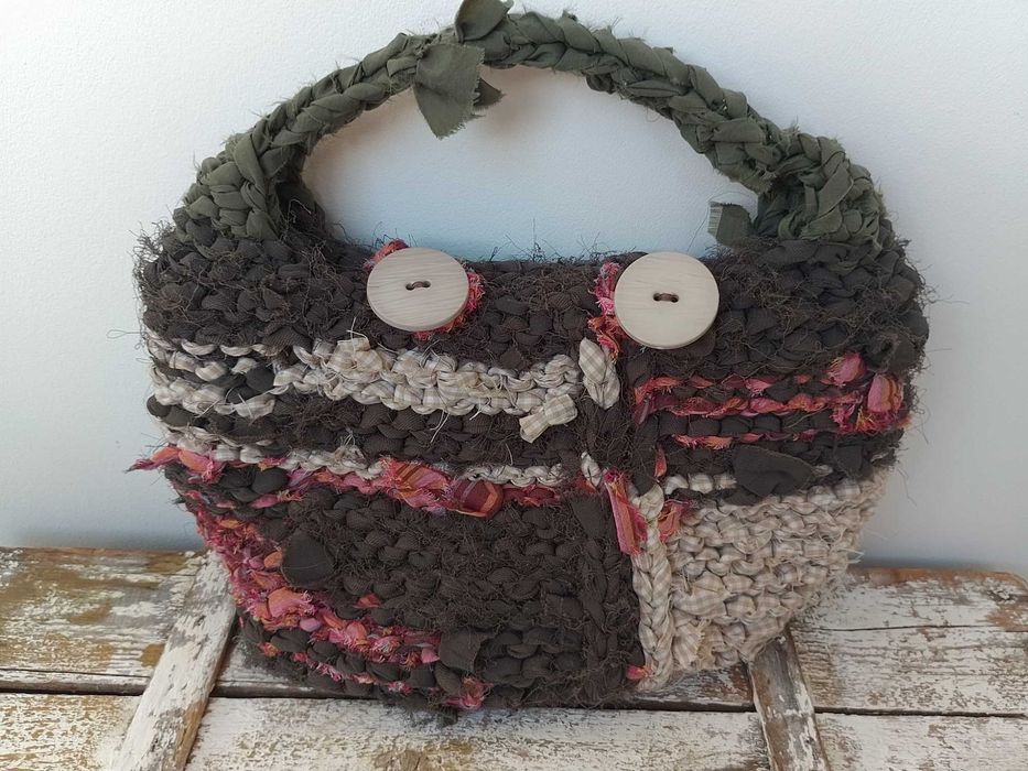 Чанта плетена от акрилна прежда, рециклирани тъкани