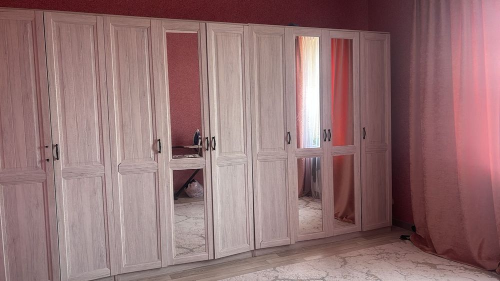 Шкаф большой . . .