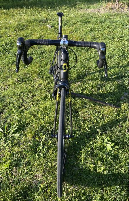 Карбонов Шосеен велосипед Scott addict