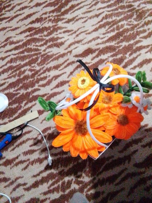 q'l mexnatida yasalgan gullar