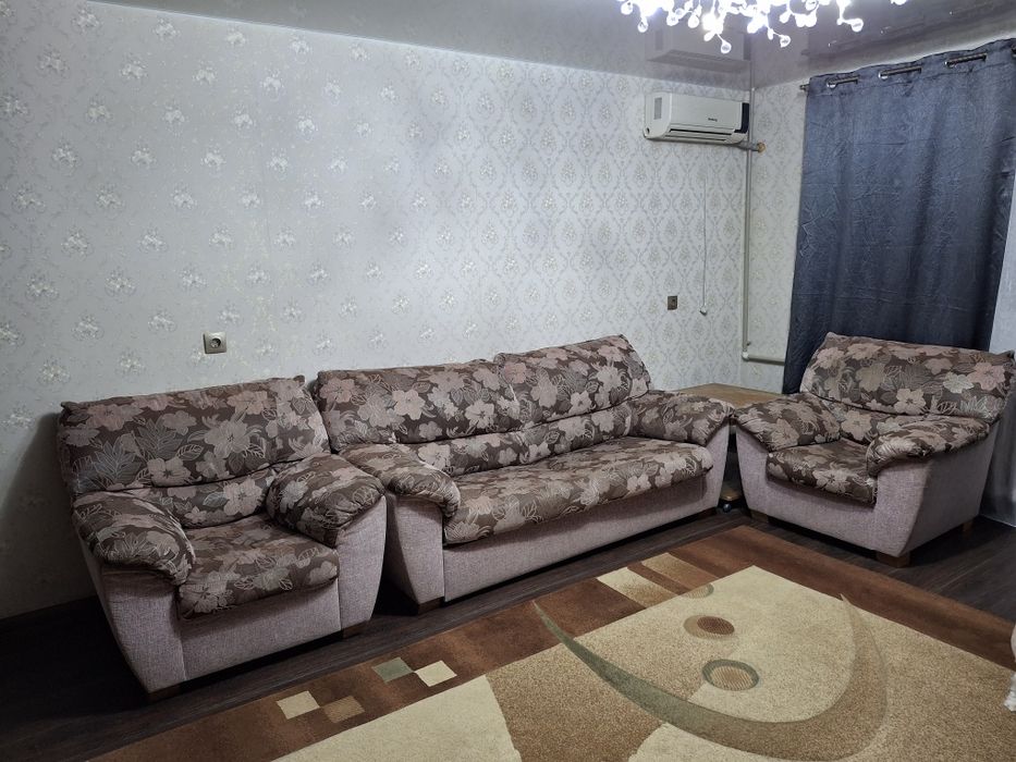 Продам  диван и два кресла.  В отличном состоянии. Белорусского призво