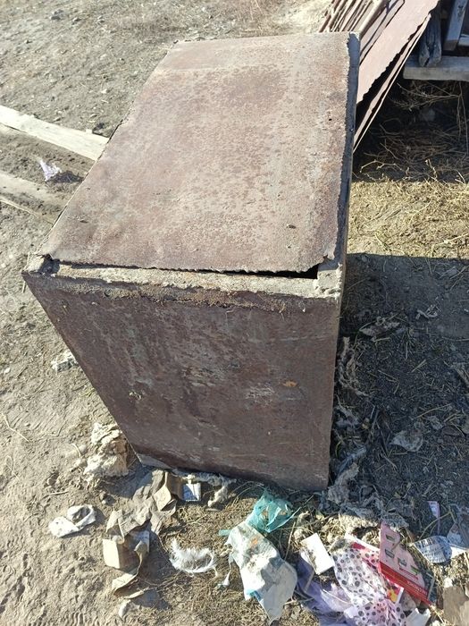 Продам корыто, угольник, ящик и аппарат.