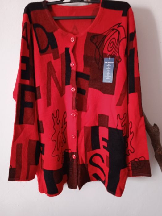 Дамски комплект памучен ,пола,жилетка и блуза всеки артикул по 12 лв.