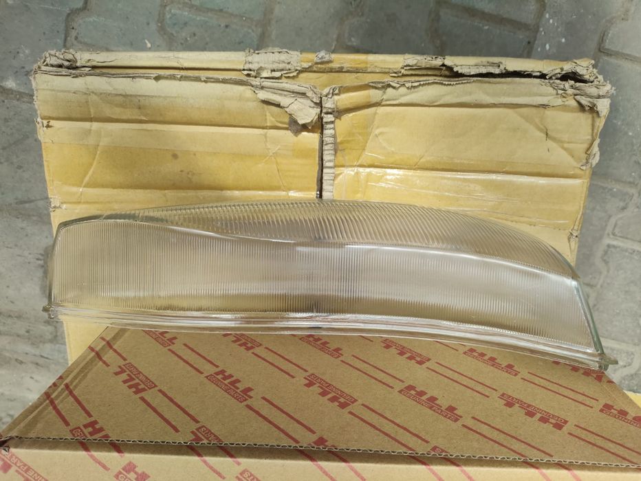 Камри 10 стекло фара