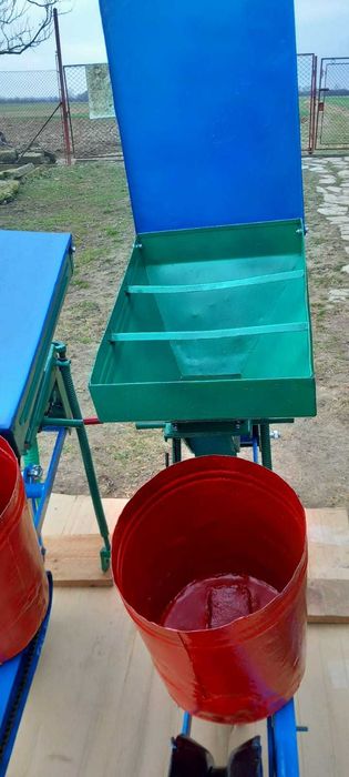 2 sectii semanatoare prasitoare cu fertilizare