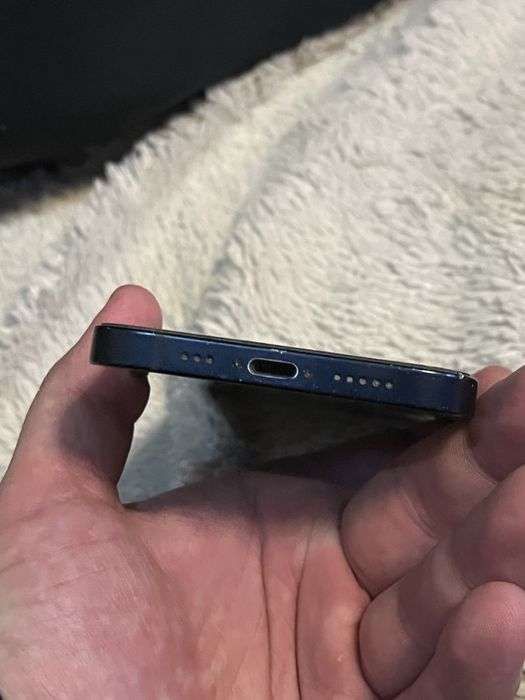 Продам Iphone 12. 64 Гб