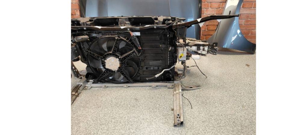 Capota ,trager ,faruri, partea fata completa BMW f44