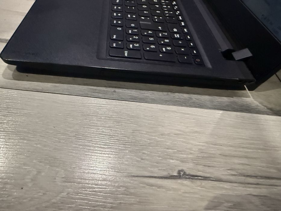Lenovo ideapad 110-15isk/i5 6200u/8гб/240гб ссд/Amd R5 M330