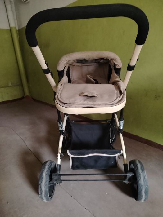 Детская коляска и ходунки.