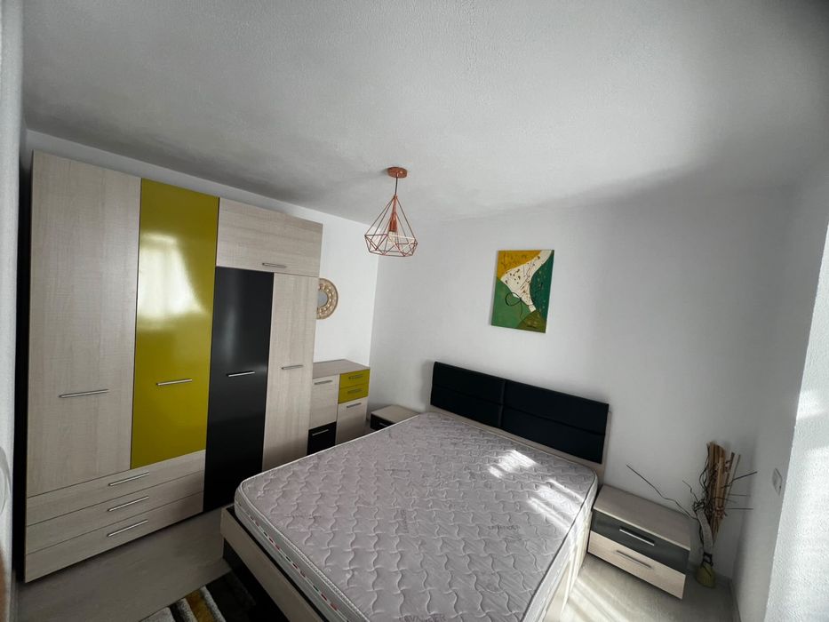 Inchiriez apartament