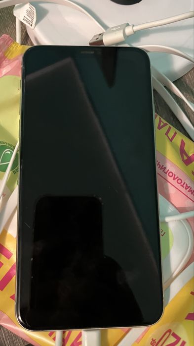 iPhone 11 Pro Max за части / iCloud заключен / дисплей с петно