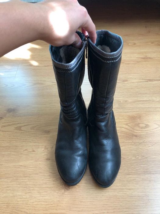 Продам зимние сапоги для девочки из натуральной кожи, внутри цигейка.