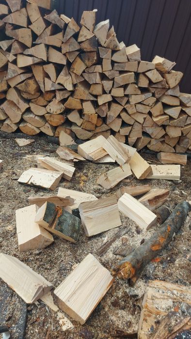 Vând lemne de foc uscate și verzi!