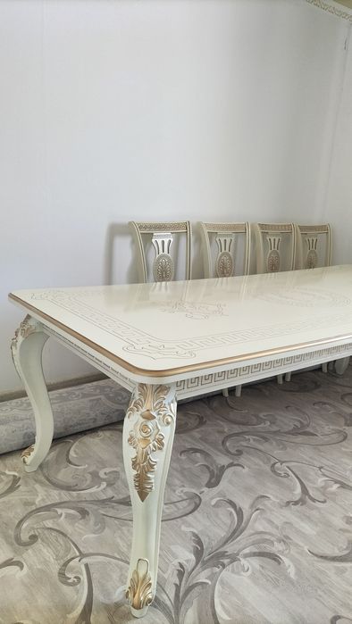 Стол для гостиной