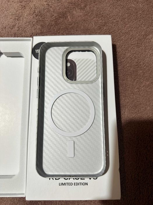 Husă Reborn Device pentru iPhone 15 Pro - Albă, Nouă