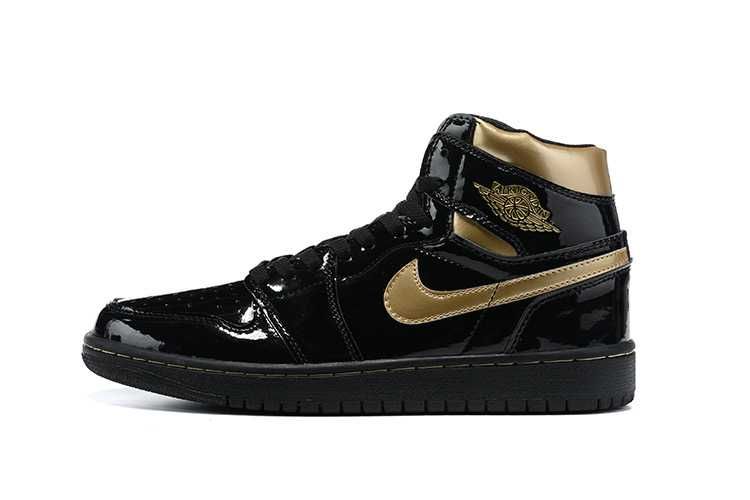 Нови дамски маратонки Nike Air Max Jordan 1 Mid налични 38 номер