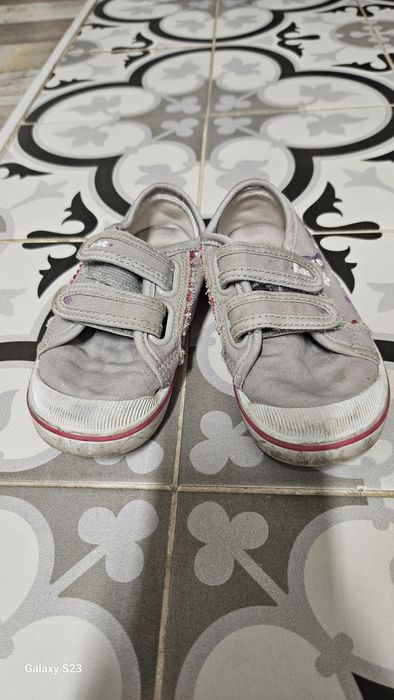 Продам сандалии и кеды