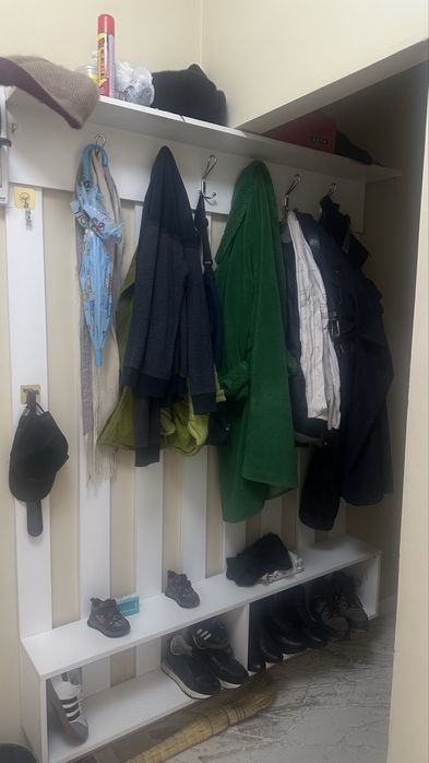 Продаю вешалку обувницу