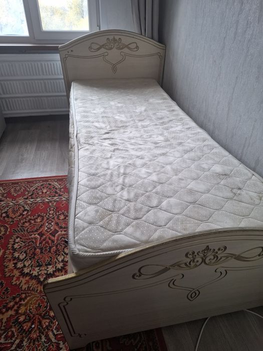 Продам кровать с матрасом