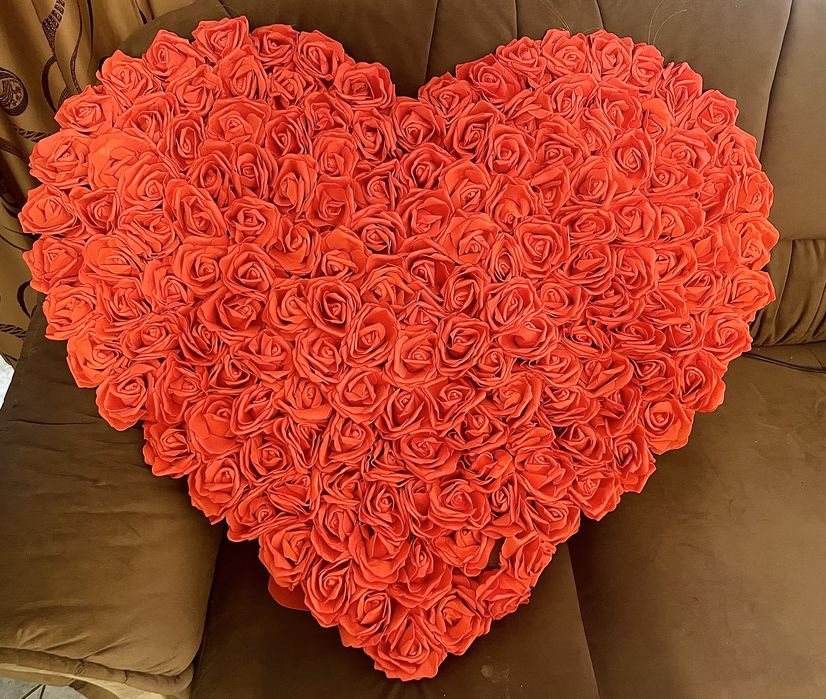 Inima din pvc si trandafiri din latex