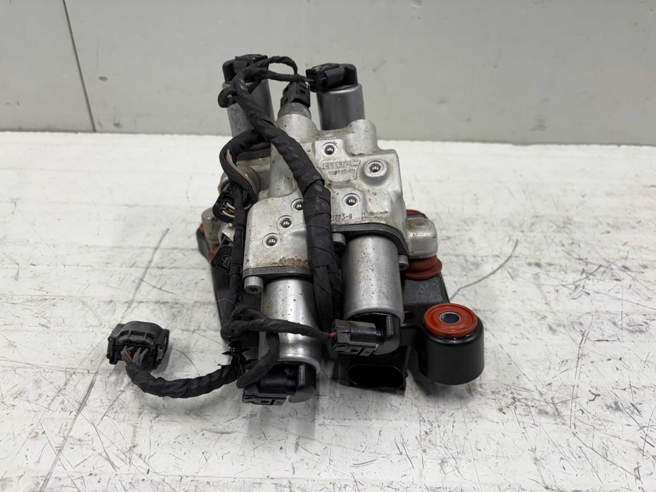 Помпа хидравлично окачване / Клапан блок динамик драйв БМВ Ф07 Ф10 Ф06