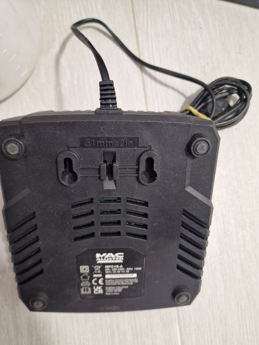 Încărcător pentru acumulator