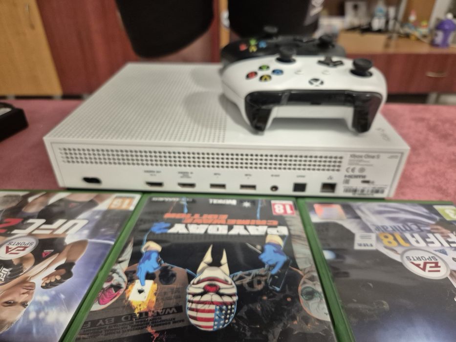 Продавам Xbox One S 500 GB
