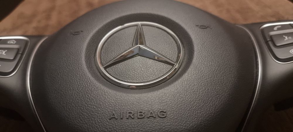 Волан от Мерцедес GLE 2017г. с пера за смяна на скоростите и вибрация.