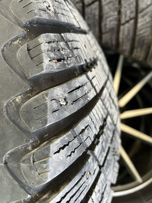 Продам ксплект дисков с шинами