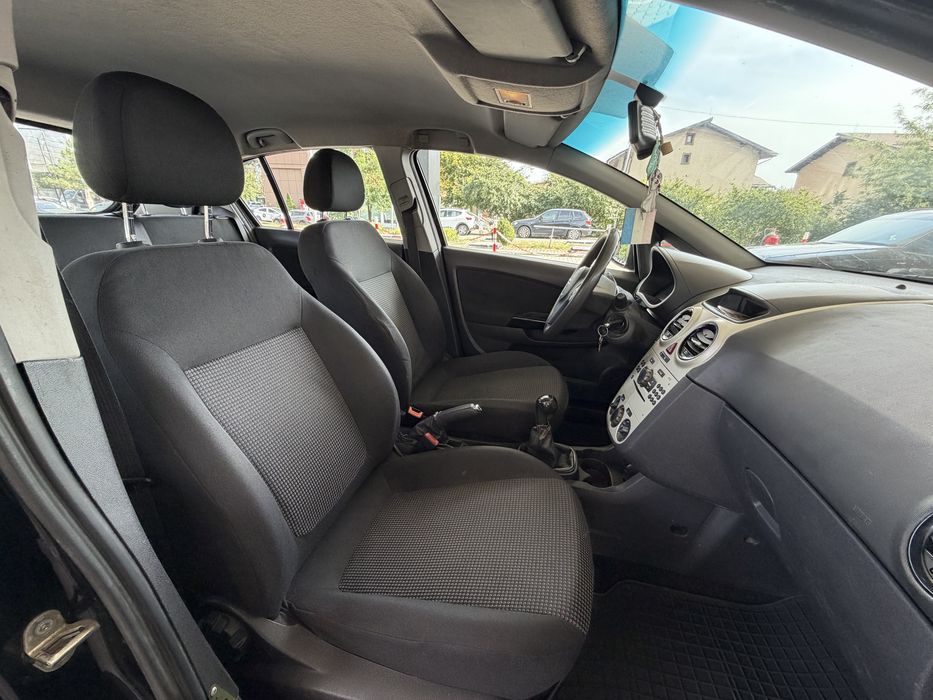 Opel corsa 1.3D 2009 manuala