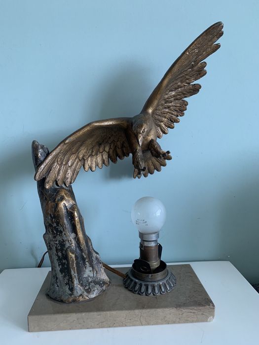 Стара скулптурна лампа