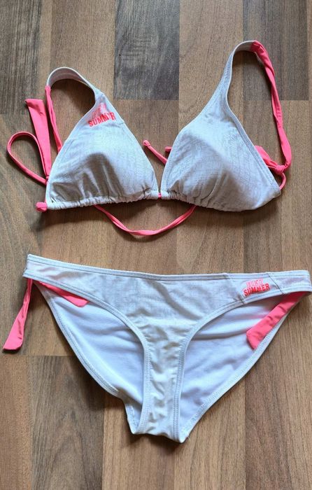 Ефектен бански костюм