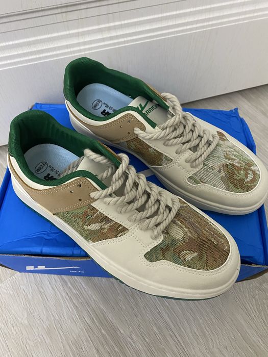 Новые кроссовки.