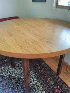 Кръгла маса - за хранене