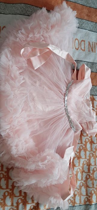 Продам платье для девочки 1 год